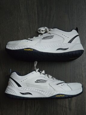Skechers Men's Size 12 White and Navy Arch Fit Goodyear Athletic Sneakers